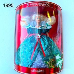 Unopened 1995 Holiday Barbie 💚